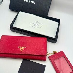 Prada pink wallet full inclusion
